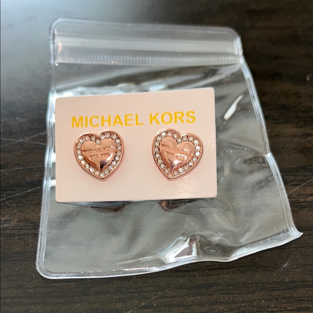 NWT💥 Michael Kors Rose Gold Heart Stud Earrings! 😍